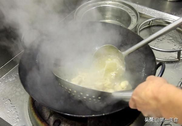 超鮮嫩的蒜香雞做法如此簡單，吃過都說好，蒜蓉入味，鮮香四溢