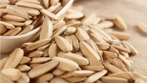 經常吃瓜子會傷肝？醫生提醒：若想養肝，2物建議少吃為好