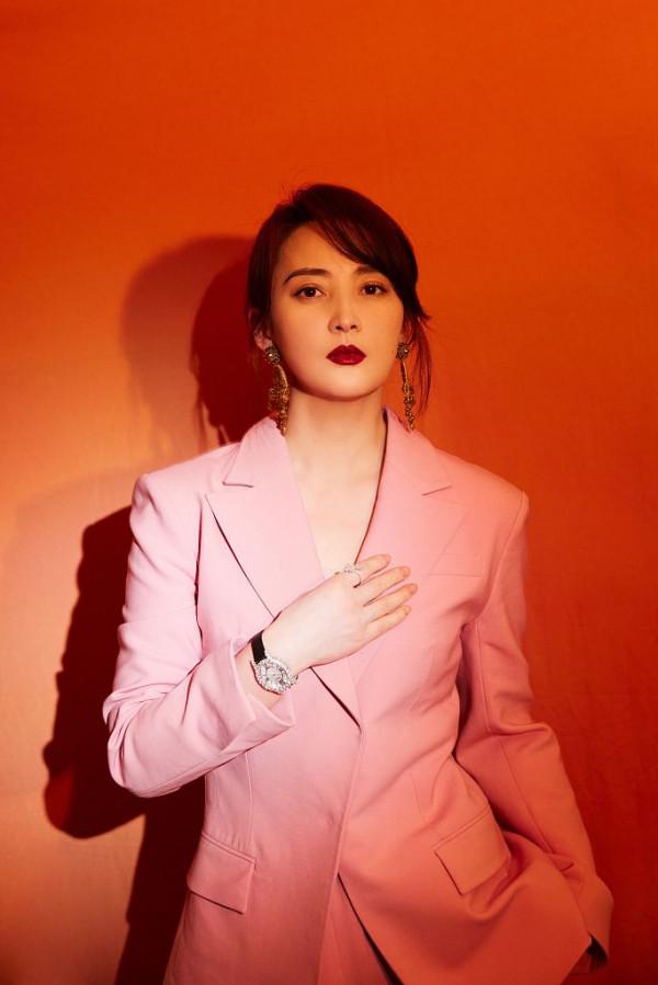 蔣勤勤獲風格大賞態度女性 穿粉套裝優雅知性從容大氣 蔣勤勤獲風格大賞態度女性 穿粉套裝優雅知性從容大氣