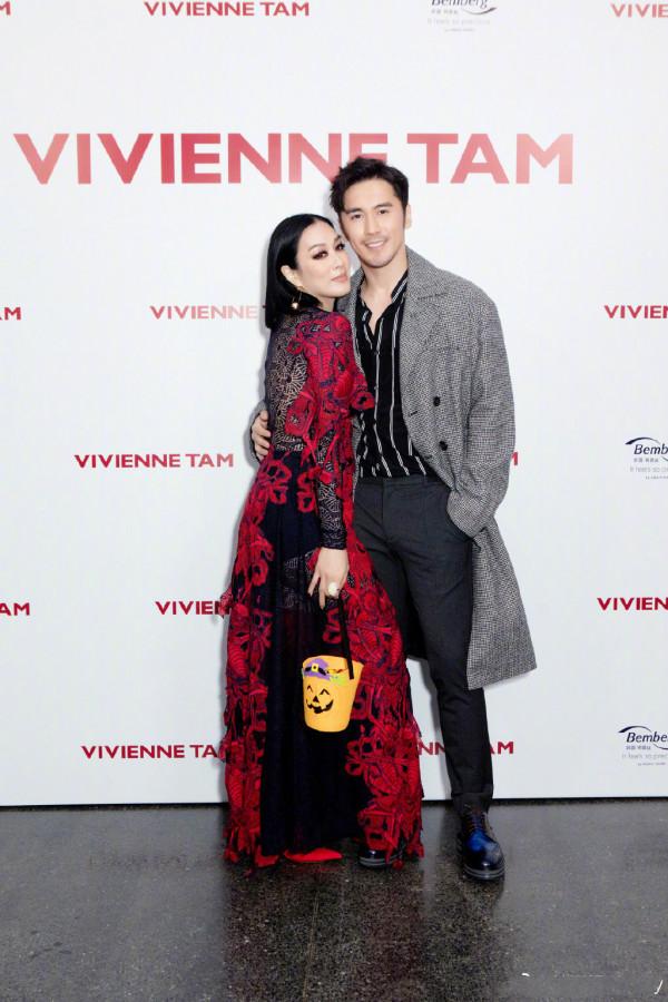 鍾麗緹張倫碩夫婦出遊，粉衣配麻花辮好少女，大10歲的婆婆最吸睛