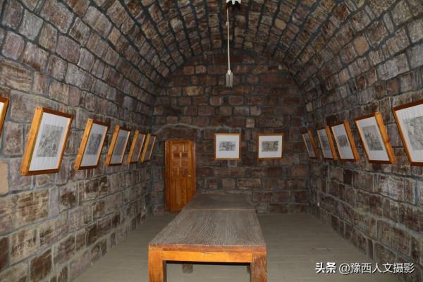 畫畫的“老頭兒”，10年磨洋工修成石頭城堡，專家：能用500年