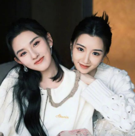 33歲毛曉彤掃蕩高階商場，一身名牌穿搭價值10萬，保鏢陪伴排場大