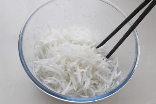 皮薄餡大的蘿蔔絲蒸餃，不揉麵不醒面，營養豐富適合秋冬季食用