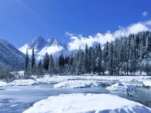 這個週末最浪漫的事，就是在四姑娘山來邂逅一場美好