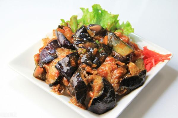 茄子好吃不易炒，教你正確的炒茄子方法，茄子不發黑，又鮮又軟嫩