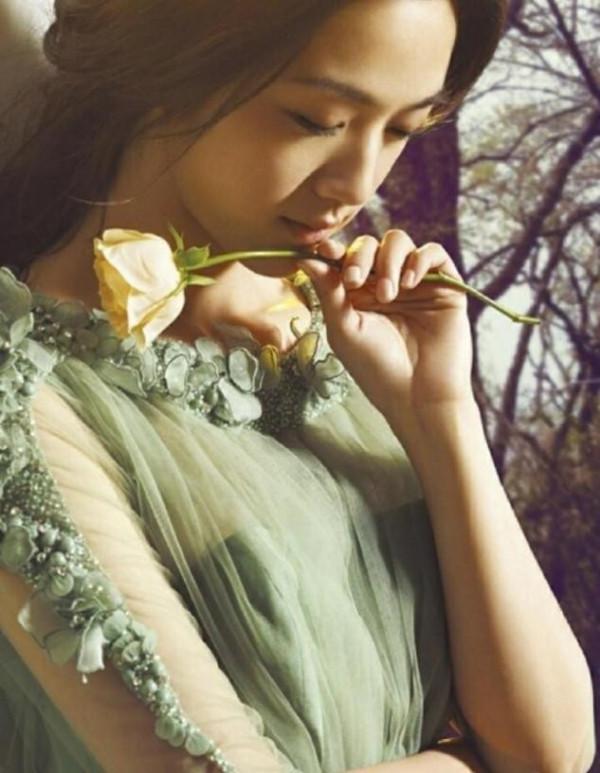 本該前途無量，卻跌落萬丈深淵，湯唯真的太能忍了