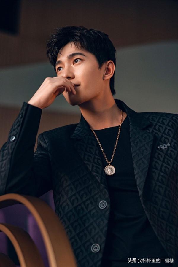 明星紅毯精修vs未修，楊洋生圖一樣帥炸，宋茜生圖瘦超多