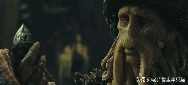 用&OpenCurlyDoubleQuote;人物傳記&rdquo;的方式開啟《加勒比海盜》，電影終於看明白了