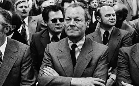 1974年，潛伏20年的間諜被捉，聯邦德國總理才得知助手竟然是間諜