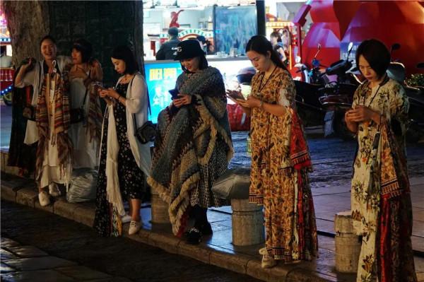 廣西:陽朔,西街,一去不復返的“洋人街”“懶人街” 廣西:陽朔,西街,一去不復返的“洋人街”“懶人街”