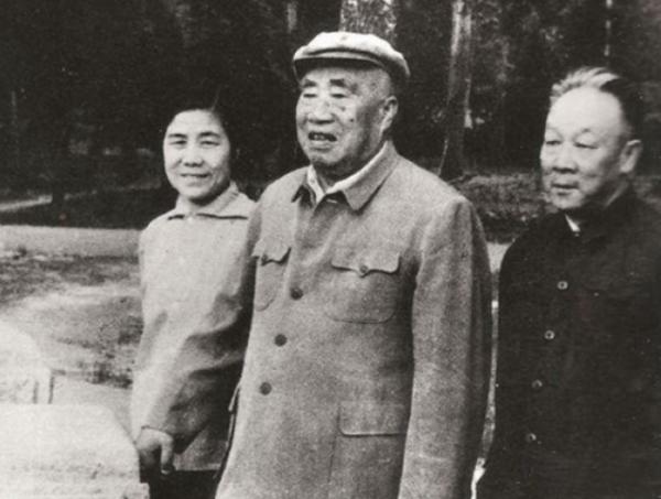 76年朱德逝世之後，康克清前去探望葉劍英：我來轉述朱老總的遺言