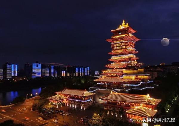 遊客犯難：越王樓下拍個照 酒樓火鍋廣告亂入 咋個搞？