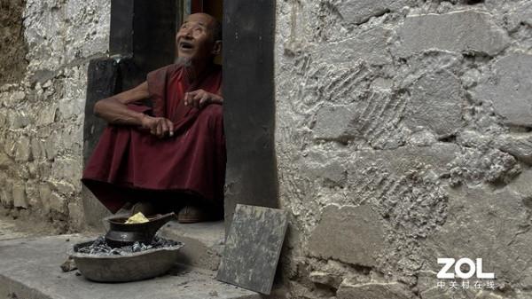 大V和UP主出行都帶啥？手機可以代替相機嗎