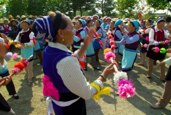 “孔雀公主”楊麗萍:63歲無兒無女,30年不吃米飯,指甲已留40年 “孔雀公主”楊麗萍:63歲無兒無女,30年不吃米飯,指甲已留40年