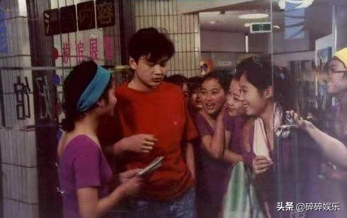 《十六歲的花季》三男主集體退圈:有人鋃鐺入獄,有人禿頭險喪命 《十六歲的花季》三男主集體退圈:有人鋃鐺入獄,有人禿頭險喪命