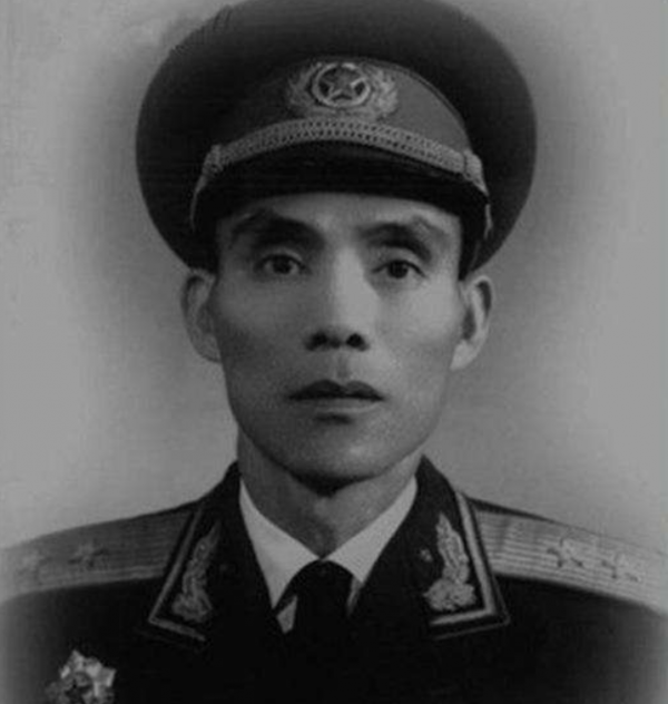 抗美援朝180師損失很大，師長鄭其貴被批評，他的結局如何？