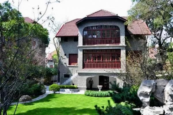 1949年二野挺進大西南，國民黨一上將請求起義，劉伯承：別理他