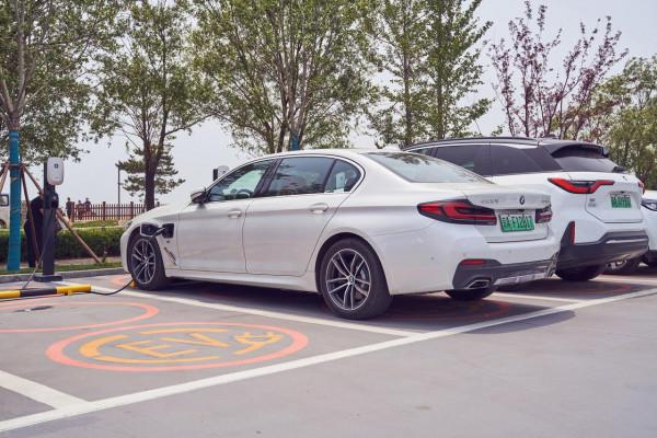 【X自駕】開寶馬5系插混，打卡秦皇島海岸，帆船、動漫任你玩