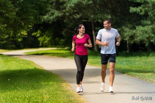 阿迪達斯推出新款ADISTAR訓練鞋：長距離跑的最佳選擇嗎？