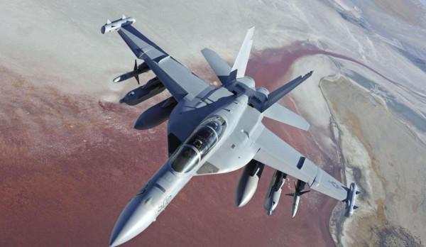 摸著美國過河的電子戰飛機，中國殲-16D和EA-18G效能優劣勢對比