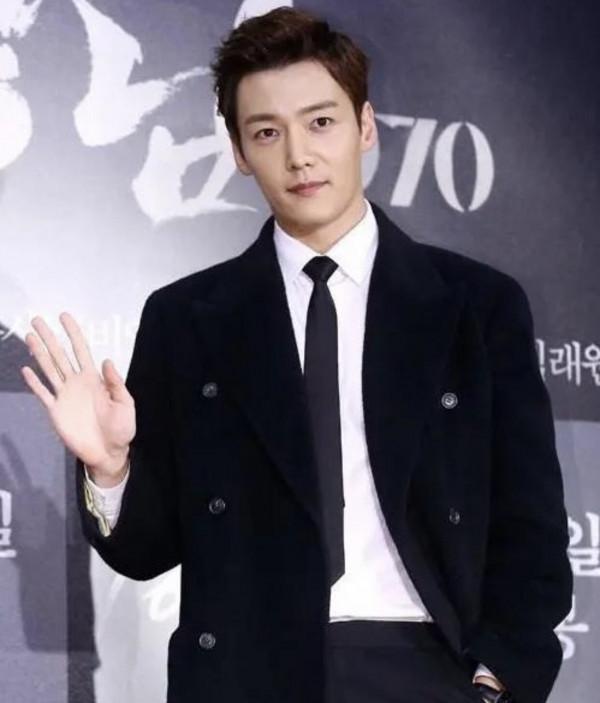 35歲韓國男星被逮捕!涉嫌違反防疫法規聚會,曾主演《繼承者們》 35歲韓國男星被逮捕!涉嫌違反防疫法規聚會,曾主演《繼承者們》