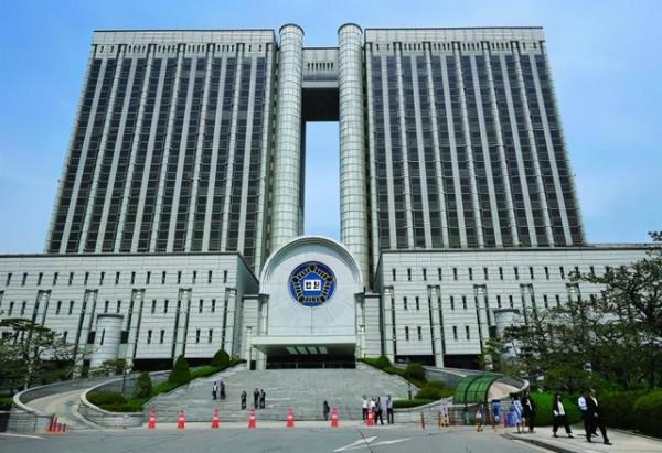 住地下室、吃餿菜、遭子女毆打、被逼跳江，韓國財閥夫人這麼慘