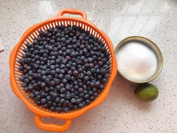 自制藍莓果醬,沒有新增更健康,比買的強多了,孩子很愛吃 自制藍莓果醬,沒有新增更健康,比買的強多了,孩子很愛吃