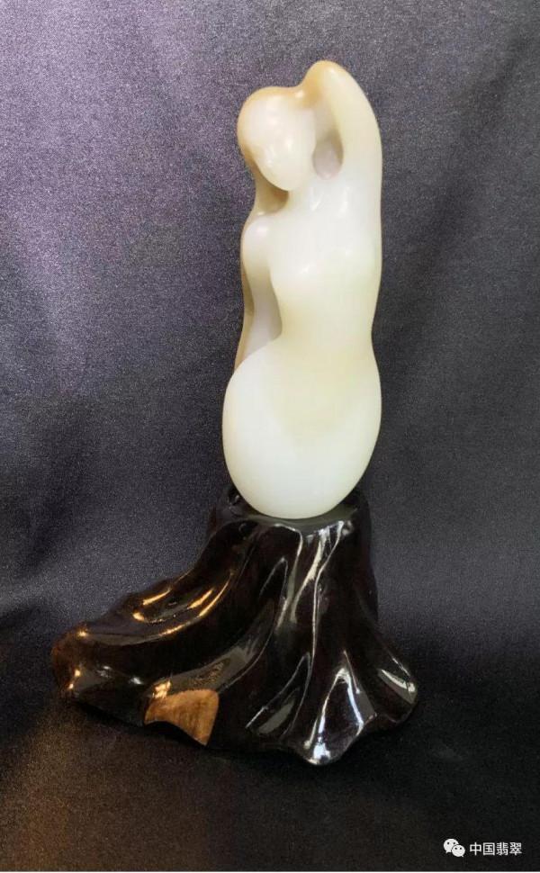 具象在左，抽象在右