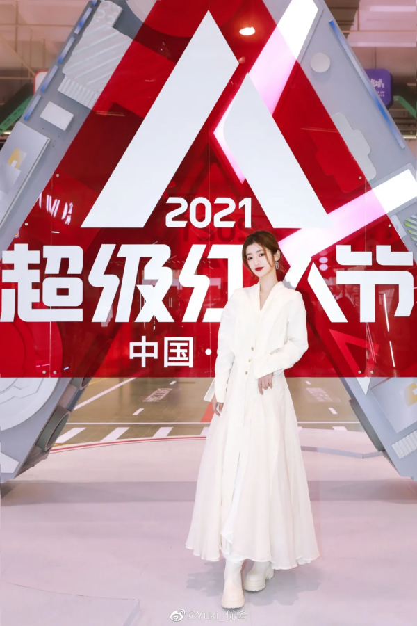 馬丁靴+連衣裙=秋冬王炸組合，顯高顯瘦，時髦慘了