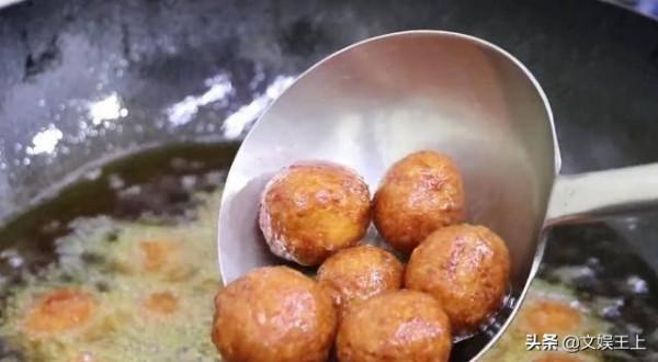 炸肉丸子的家常做法，外酥裡嫩，香而不膩