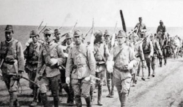 日軍來偷襲,哨兵卻沒有發現,此時一匹拉炮的軍馬幫了大忙 日軍來偷襲,哨兵卻沒有發現,此時一匹拉炮的軍馬幫了大忙