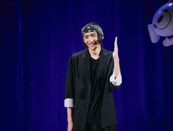 《一年一度喜劇大賽》需要搭配熱搜一起看，要不然觀眾會自我懷疑