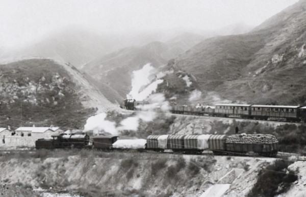 19歲鐵道兵意外犧牲，48年無人祭拜，近半世紀後82歲哥哥為其掃墓