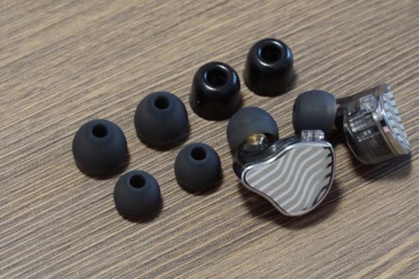 低價圈鐵耳機新里程碑：飛傲JH3，壓倒性的透明度和柔和感