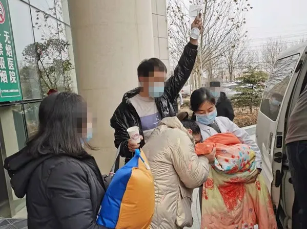 縣醫院兒科：成功救治窒息患兒，家屬含淚謝醫護