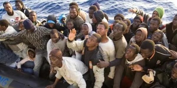 十八名黑人私藏船舶偷渡失敗 途中遭遣返仍感謝人道救助 十八名黑人私藏船舶偷渡失敗 途中遭遣返仍感謝人道救助