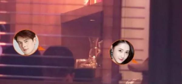 郭品超中秋攜女友秀恩愛,兩人漫步海邊,牽手相擁舉高高甜度爆表 郭品超中秋攜女友秀恩愛,兩人漫步海邊,牽手相擁舉高高甜度爆表