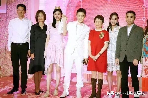 何猷君前任帶4歲兒子改嫁,出身百億豪門,比奚夢瑤得四太太歡心 何猷君前任帶4歲兒子改嫁,出身百億豪門,比奚夢瑤得四太太歡心