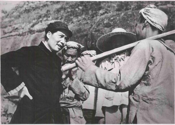 1959年國慶,一農村老婦受邀登上天安門,老婦:毛主席是我乾兒子 1959年國慶,一農村老婦受邀登上天安門,老婦:毛主席是我乾兒子