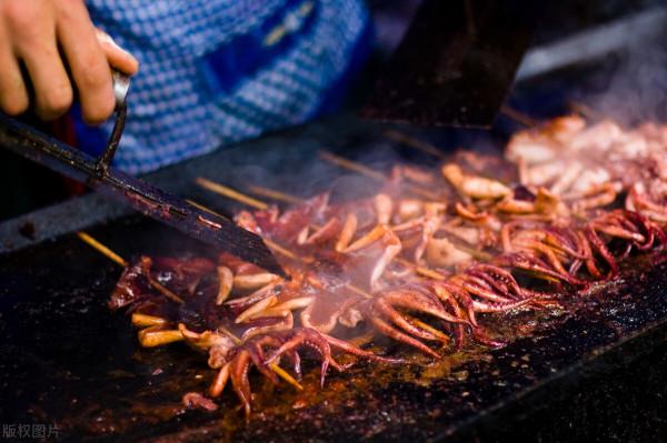 夫妻倆利用“一個電飯煲”賣燒烤,三個月盈利67萬,生意經可複製 夫妻倆利用“一個電飯煲”賣燒烤,三個月盈利67萬,生意經可複製