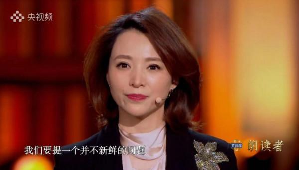 《朗讀者3》開播，董卿優雅知性依然，朗讀者背後的故事太戳人心