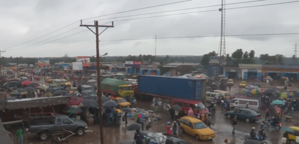 沒見過這麼窮的國家,買雙拖鞋還要分期,一下雨半個國家都癱瘓 沒見過這麼窮的國家,買雙拖鞋還要分期,一下雨半個國家都癱瘓