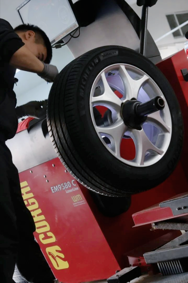 「情懷玩車」翻新一輛2008年的&OpenCurlyDoubleQuote;豐田子彈頭&rdquo;，經典老車再復活