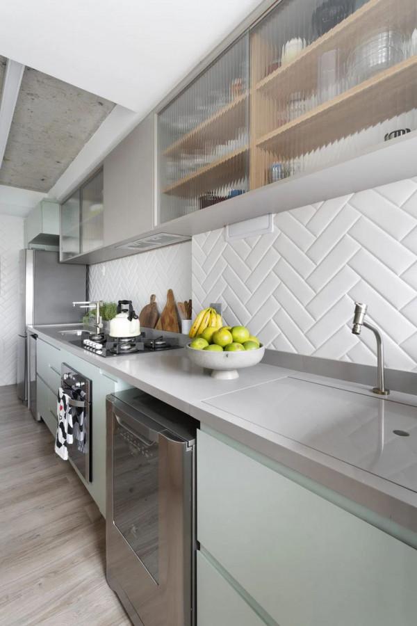 真不相信只有80平，文化磚做電視牆，設計弧形書架，十分溫馨