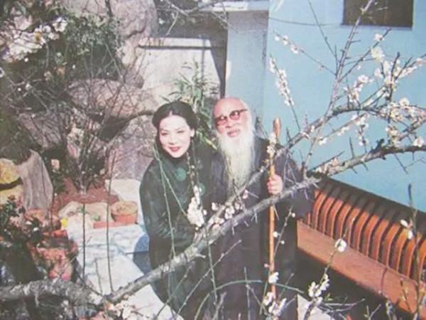 張大千教學生徐雯波學畫,6年後娶她,送她一幅畫賣了4377萬 張大千教學生徐雯波學畫,6年後娶她,送她一幅畫賣了4377萬