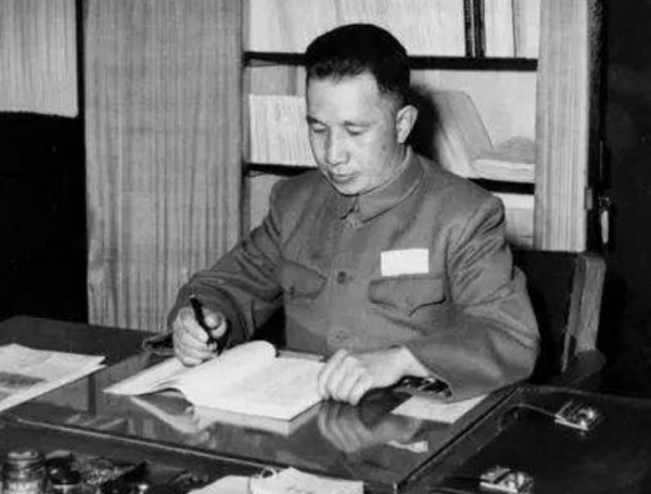 林彪列4點原因反對援朝，毛主席堅持出兵，蔣介石：沒人打得過他