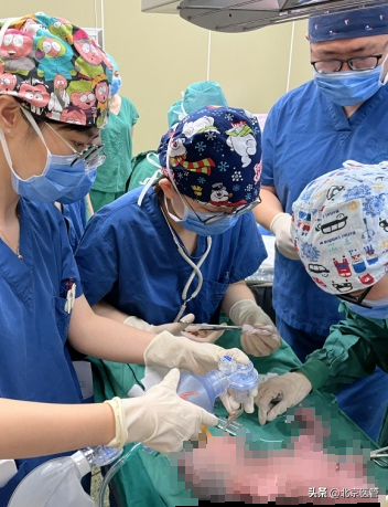 多次失去孩子的“熊貓血”孕婦,在這次危急時刻遇見了她們…… 多次失去孩子的“熊貓血”孕婦,在這次危急時刻遇見了她們……