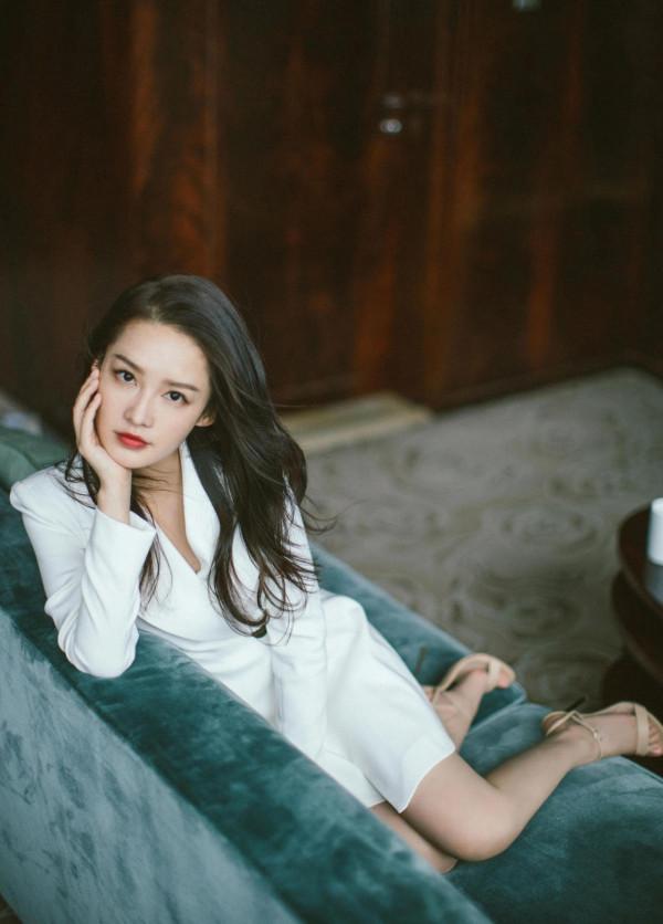 李沁氣若幽蘭冷傲靈動 李沁氣若幽蘭冷傲靈動