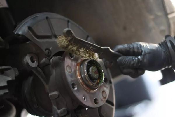 怪獸修車：翻新來自河南的大眾途安，全車異響抖動，積碳堆積如山