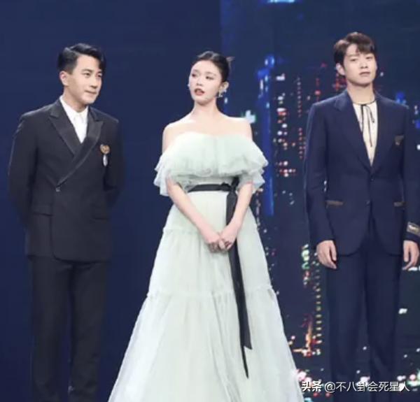 央視中秋晚會變修羅場：一對情侶、兩對舊愛，還有四對“情敵”